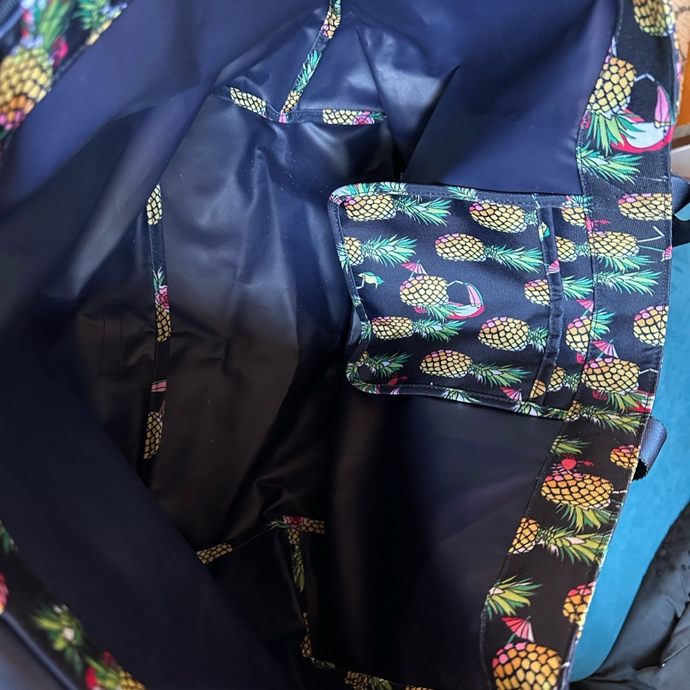 Vera Bradley Disney L Toucan Party Tote Bag NWT - Picture 5 of 11